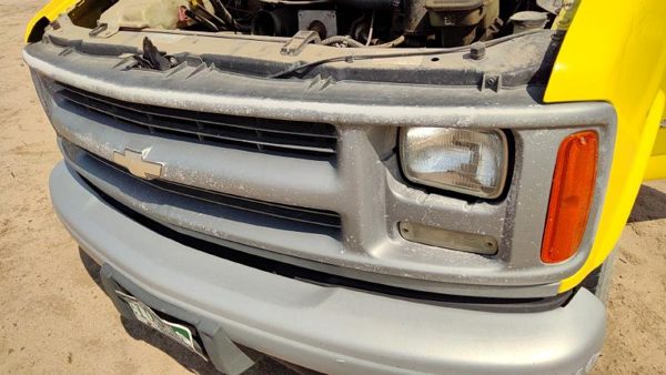 2002 Chevy Express 3500 Grille Van 2500 Yellow — photo 2