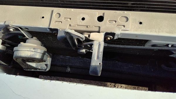 2005 Ford Crown Vic Hood Latch Assembly With Bracket Oem 5W7z16138aa — photo 3