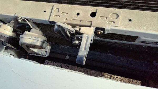 2005 Ford Crown Vic Hood Latch Assembly With Bracket Oem 5W7z16138aa — photo 4