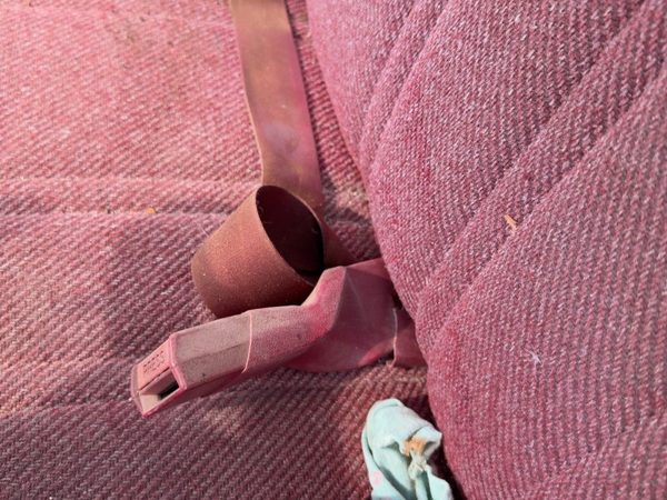 1987-1996 Dodge Dakota Driver Left Front Seat Belt Buckle Receiver Oem Red — photo 1