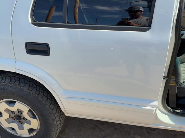 2002 Blazer S10/jimmy S15 Rear Door RH White 50U — photo 2