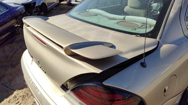 2004 Pontiac Grand Am Trunk/decklid/hatch/tailgate 33U Champagne Beige Hail — photo 2