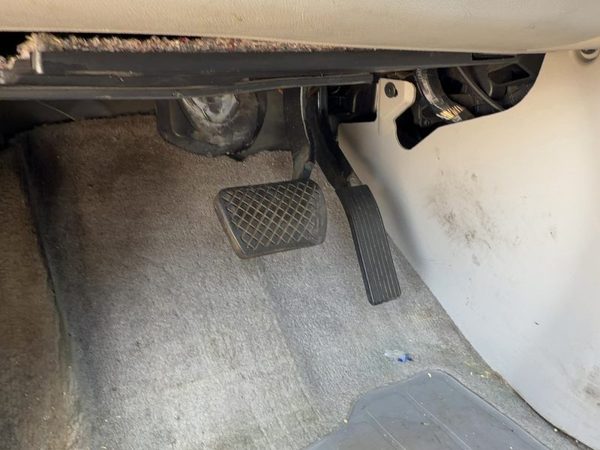 2006 Chevy Equinox Brake Pedal Assembly Oem — photo 2