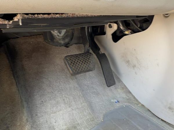 2006 Chevy Equinox Brake Pedal Assembly Oem — photo 1