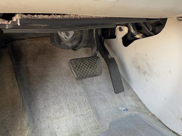 2006 Chevy Equinox Brake Pedal Assembly Oem — photo 3