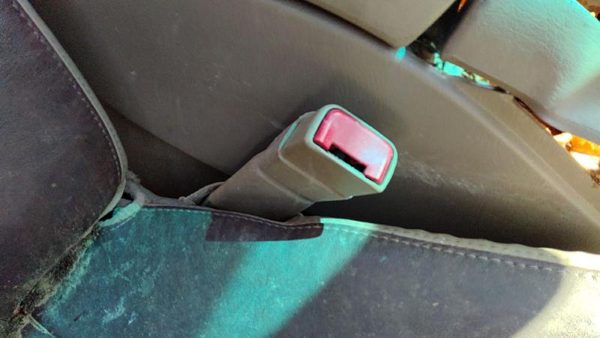 00-04 Buick Regal Passenger Right Front Seat Belt Buckle Receiver Oem Tan 525 — photo 1