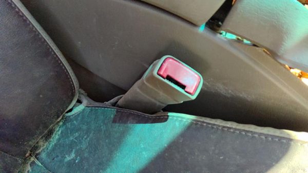 00-04 Buick Regal Passenger Right Front Seat Belt Buckle Receiver Oem Tan 525 — photo 2