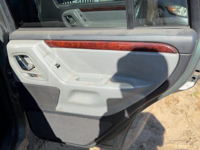 02-04 Grand Cherokee Right Rear Door Trim Panel With Switches Back Overland Gray