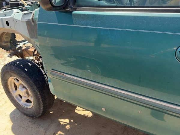 1998 Ford F-150 Front Door LH Pacific Green Ps — photo 2