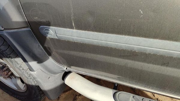 2002-2004 Nissan Xterra Driver Left Front Moulding From Door Oem Trim Strip — photo 2