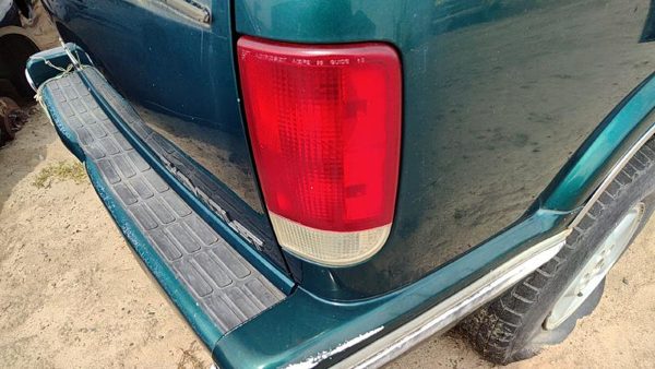 1996 Blazer S10/jimmy S15 Tail Light Assembly RH S10 — photo 1
