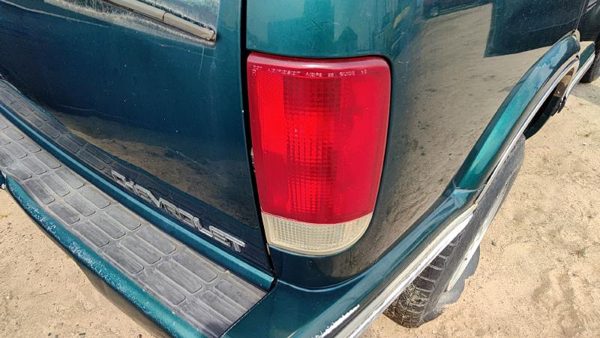 1996 Blazer S10/jimmy S15 Tail Light Assembly RH S10 — photo 3