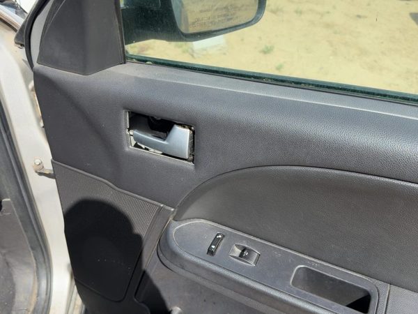 06-07 Fivehundred Passenger Right Front Door Trim Panel With Switches Black Hw — photo 2