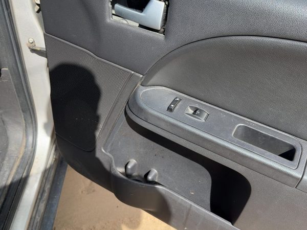 06-07 Fivehundred Passenger Right Front Door Trim Panel With Switches Black Hw — photo 9
