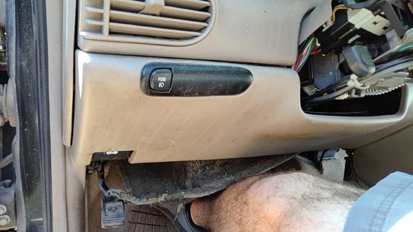 97-04 Buick Regal Lower Dash Under Column Knee Bolster Trim Panel Oem Tan 525 — photo 1
