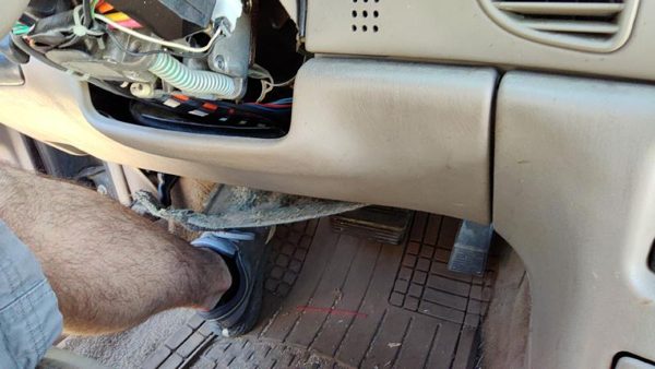 97-04 Buick Regal Lower Dash Under Column Knee Bolster Trim Panel Oem Tan 525 — photo 4