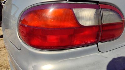 1997-2005 Chevy Malibu Driver Left Tail Light Brake Lamp Oem Rear Crack 15894727