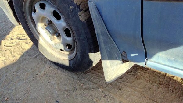 1988-1989 Honda Civic Driver Left Front Mud Flap Rock Guard Oem — photo 3