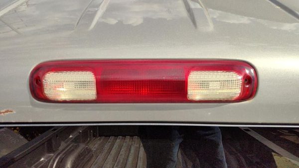 2002 Sierra 2500 Hd Third Brake Light Middle Lamp Oem — photo 1