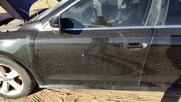 2013 Volkswagen Passat Front Door LH Black A1 — photo 2