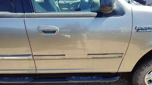 2001 Ford Expedition Front Door RH Arizona Beige Aq — photo 2