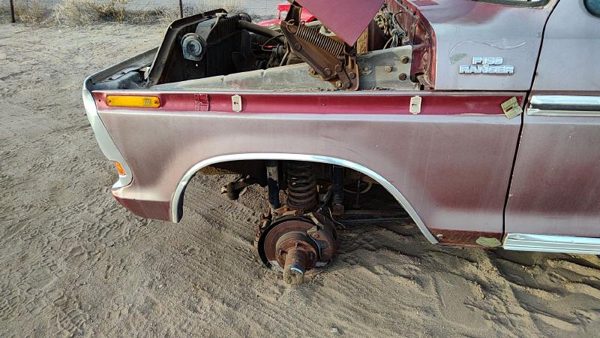 1975-1979 Ford F150 Driver Left Front Fender Oem Maroon D9tz16005a — photo 1