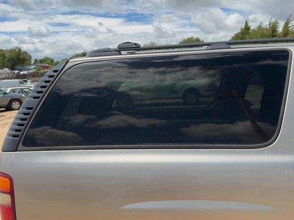 2000-2006 Chevy Suburban Passenger Right Rear Quarter Glass Back Side Window Oem — photo 1