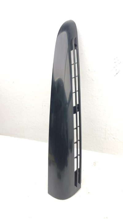 1992-1999 Chevy Suburban Passenger Right Rear Moulding On Corner Panel Oem