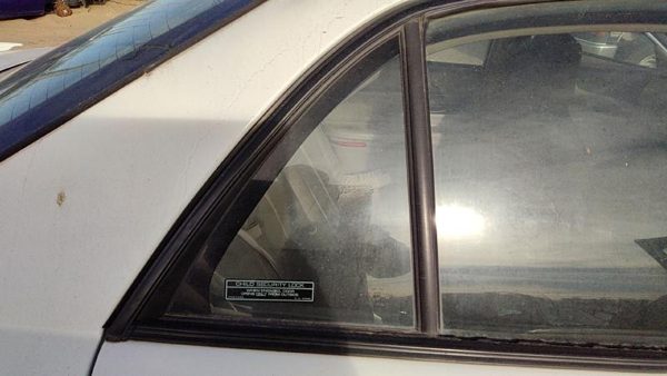 97-04 Buick Regal Passenger Right Rear Vent Window Back Door Glass With Frame — photo 2