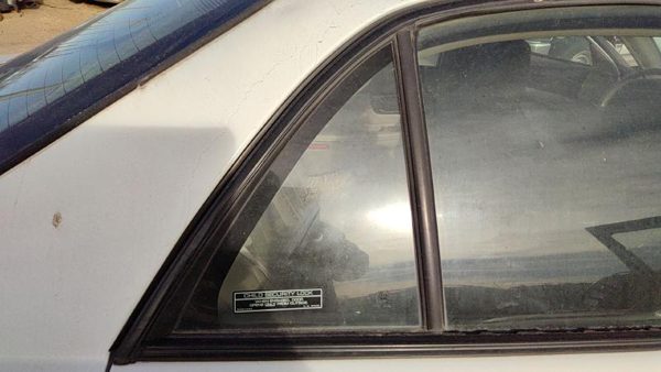 97-04 Buick Regal Passenger Right Rear Vent Window Back Door Glass With Frame — photo 3