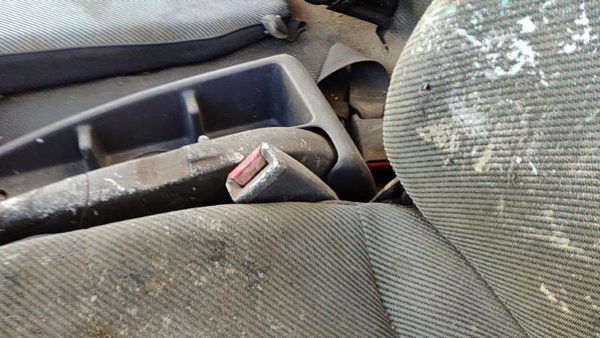 92-98 Isuzu Npr Driver Left Front Seat Belt Buckle Receiver Oem Gray — photo 3