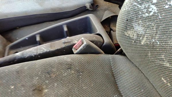 92-98 Isuzu Npr Driver Left Front Seat Belt Buckle Receiver Oem Gray — photo 2