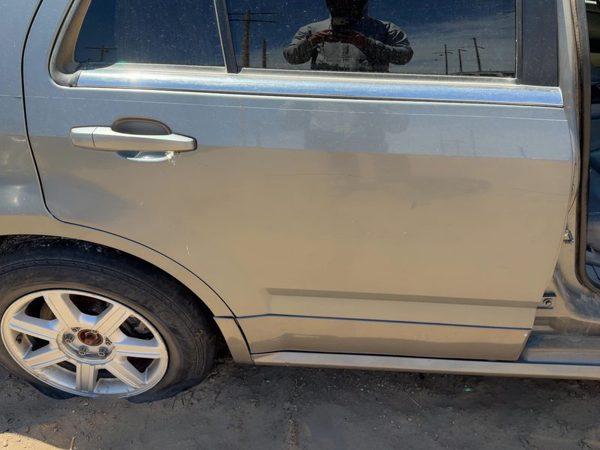 2004 Cadillac SRX Rear Door RH Silver 42U — photo 1