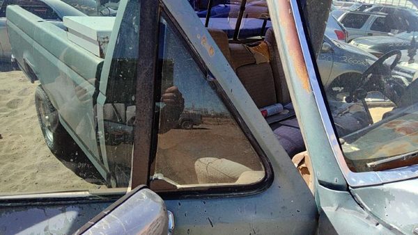 1988 Ford F150 Front Vent Glass/window RH Passenger Right Window Small Door — photo 3