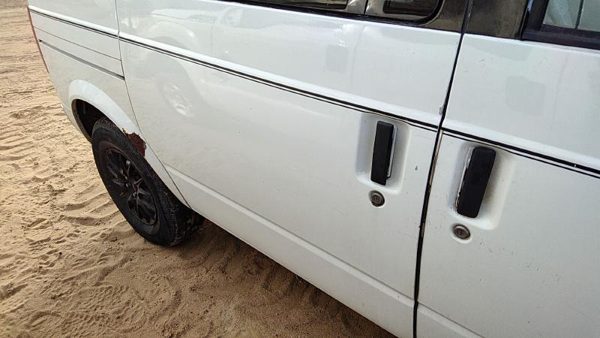 1993 GMC Safari Rear Door RH White — photo 2