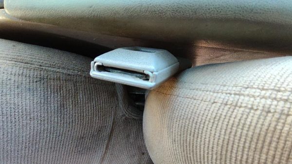 1988-1996 Grand Prix Driver Left Front Seat Belt Buckle Receiver Oem Tan 2 Door — photo 2