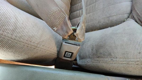 1988-1996 Grand Prix Driver Left Front Seat Belt Buckle Receiver Oem Tan 2 Door — photo 4