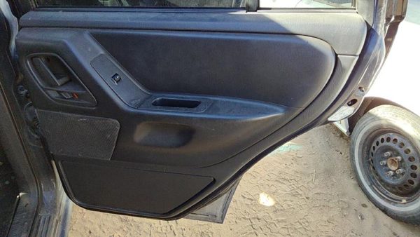 03-04 Grand Cherokee Passenger Right Rear Door Trim Panel Wth Switches Back Gray — photo 1