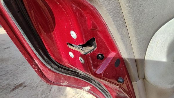 2002-2006 Nissan Altima Driver Left Rear Door Latch With Rods/Cables Oem Back — photo 1