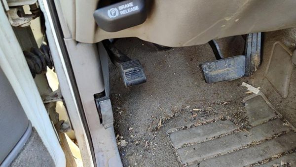 95 Chevy Silverado 1500 Parking Brake Pedal Assembly Oem Complete Emergency Unit — photo 1