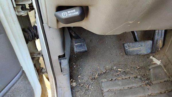 95 Chevy Silverado 1500 Parking Brake Pedal Assembly Oem Complete Emergency Unit — photo 3
