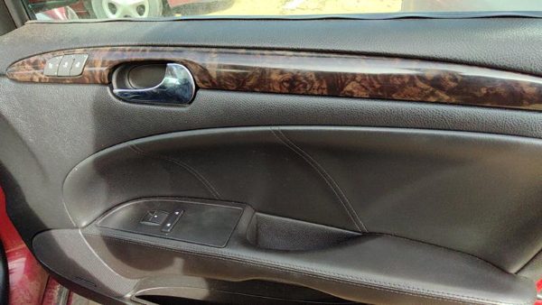 06-07 Lucerne Passenger Right Front Door Trim Panel With Switches Ebony 193 — photo 3