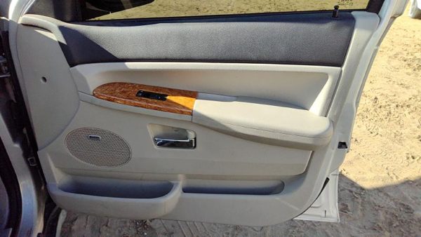 08-09 Grand Cherokee Passenger Right Front Door Trim Panel With Switches Gray D1 — photo 1