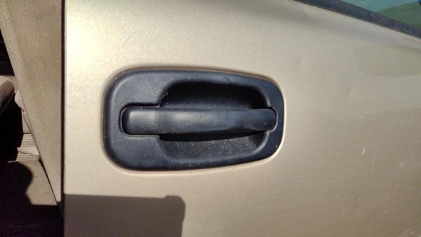 2004 Chevy Silverado 1500 Outside Door Handle RH 15034986 — photo 2