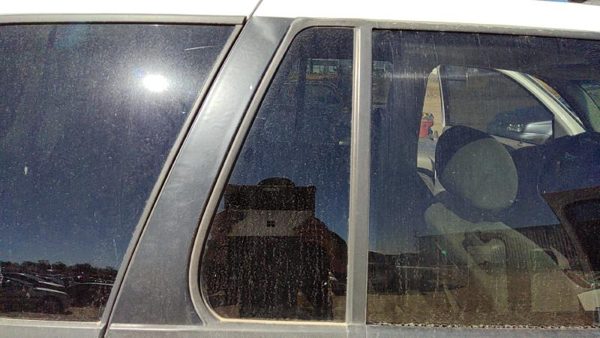 2002-2009 Gmc Envoy Passenger Right Rear Vent Window Back Door Glass With Frame — photo 2