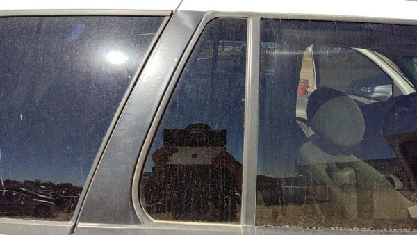 2002-2009 Gmc Envoy Passenger Right Rear Vent Window Back Door Glass With Frame — photo 1