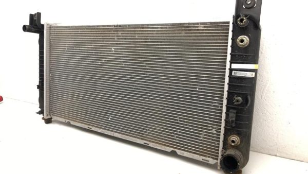 2006 Gmc Yukon Xl 1500 Radiator 5.3L AT 4x4 Used Aftermarket — photo 3