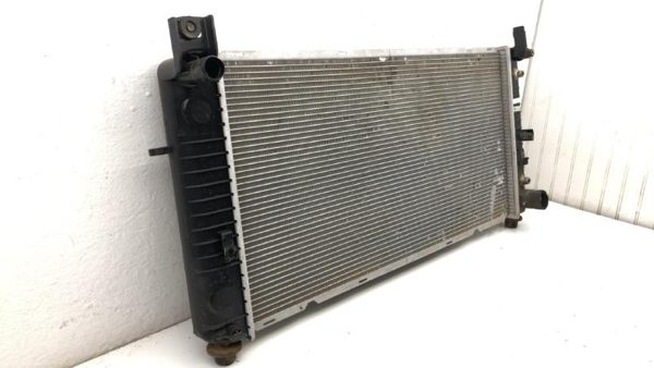 2006 Gmc Yukon Xl 1500 Radiator 5.3L AT 4x4 Used Aftermarket — photo 2