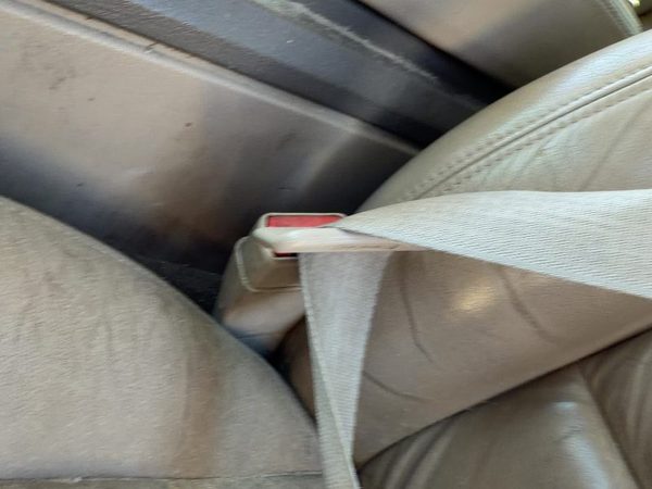 2001 Lincoln LS Driver Left Front Seat Belt Buckle Receiver OEM Tan 4H — photo 6