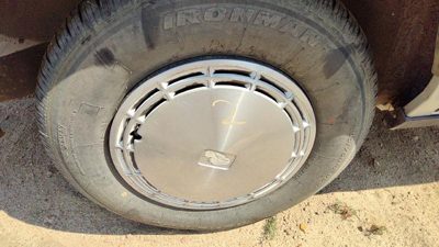 1990 Oldsmobile Delta 88 Wheel Cover 2